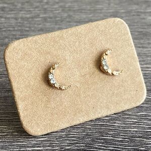 Crescent Moon Stud Earring Gold